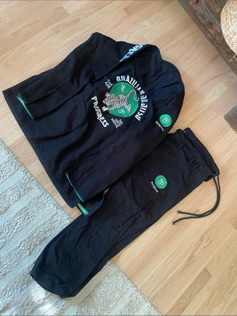 Brazilian Jiu-Jitsu Gi Set with Tiger Patch - Black & Green